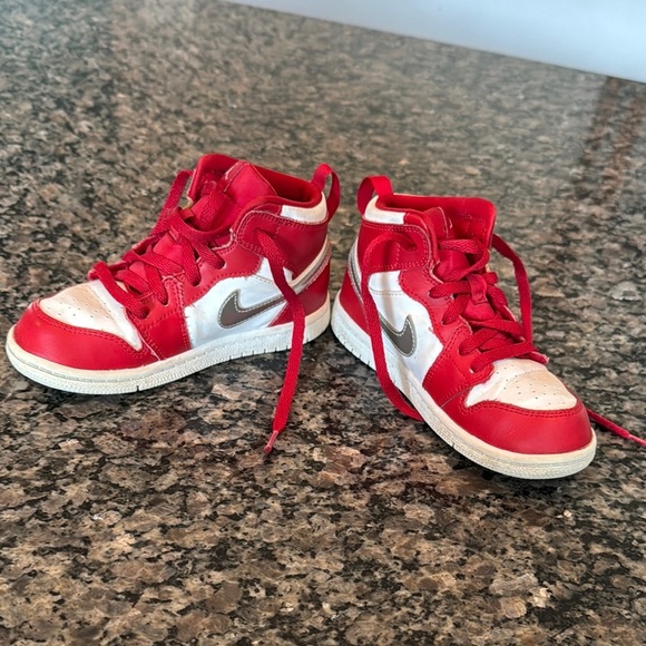 Nike air Jordan 1 retro Red and White High-Top Sneakers EUC 10C - Picture 6 of 11